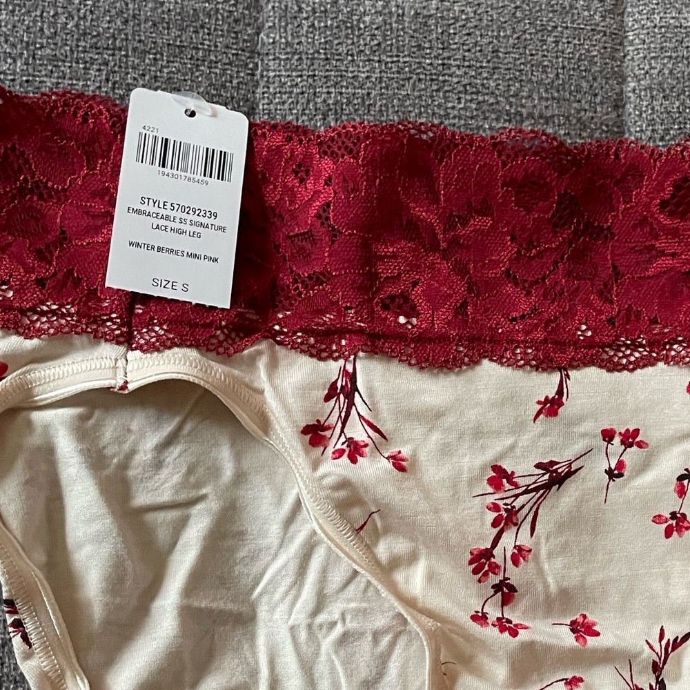 SOMA EMBRACEABLE Signature High Cut Lace Panties